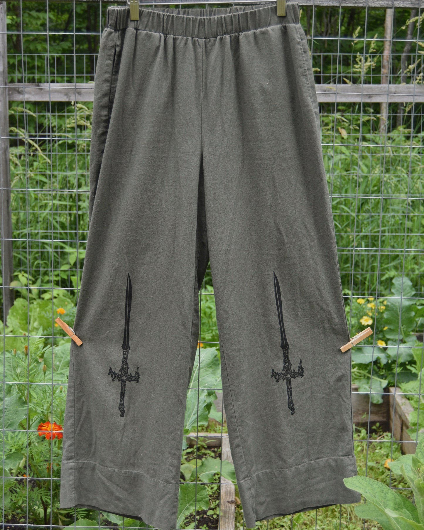 [OOAK] Githyanki Greatsword Linen Pants - M