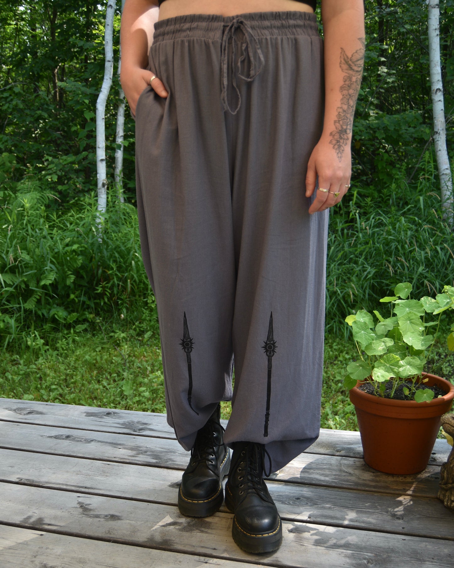 [OOAK] Spear of Night Linen Pants - 1XL/2XL
